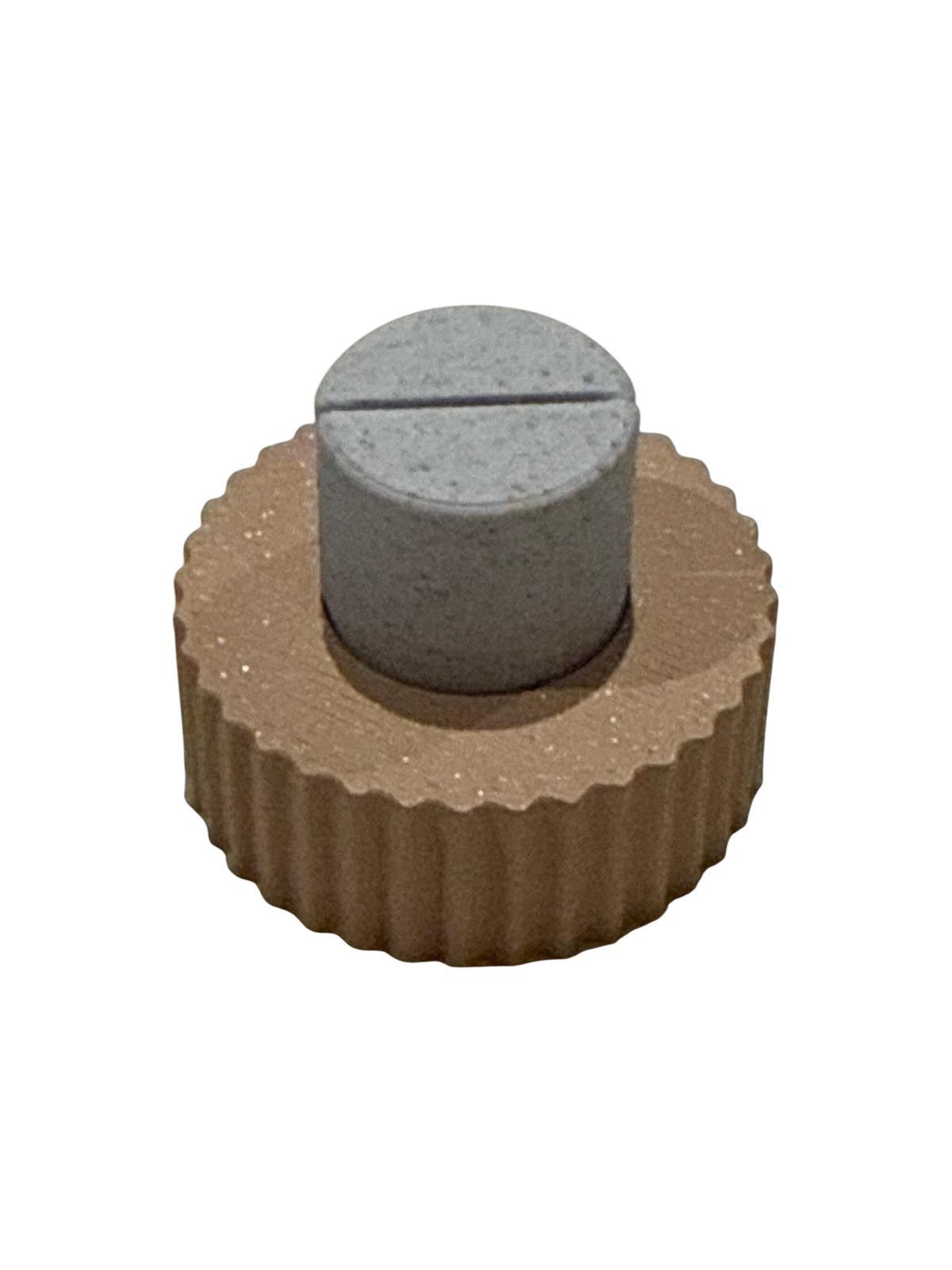 ModuForm ModuBase staand met verticale lijnen in bruin en grijs, gemaakt van duurzaam biobased PLA materiaal.
