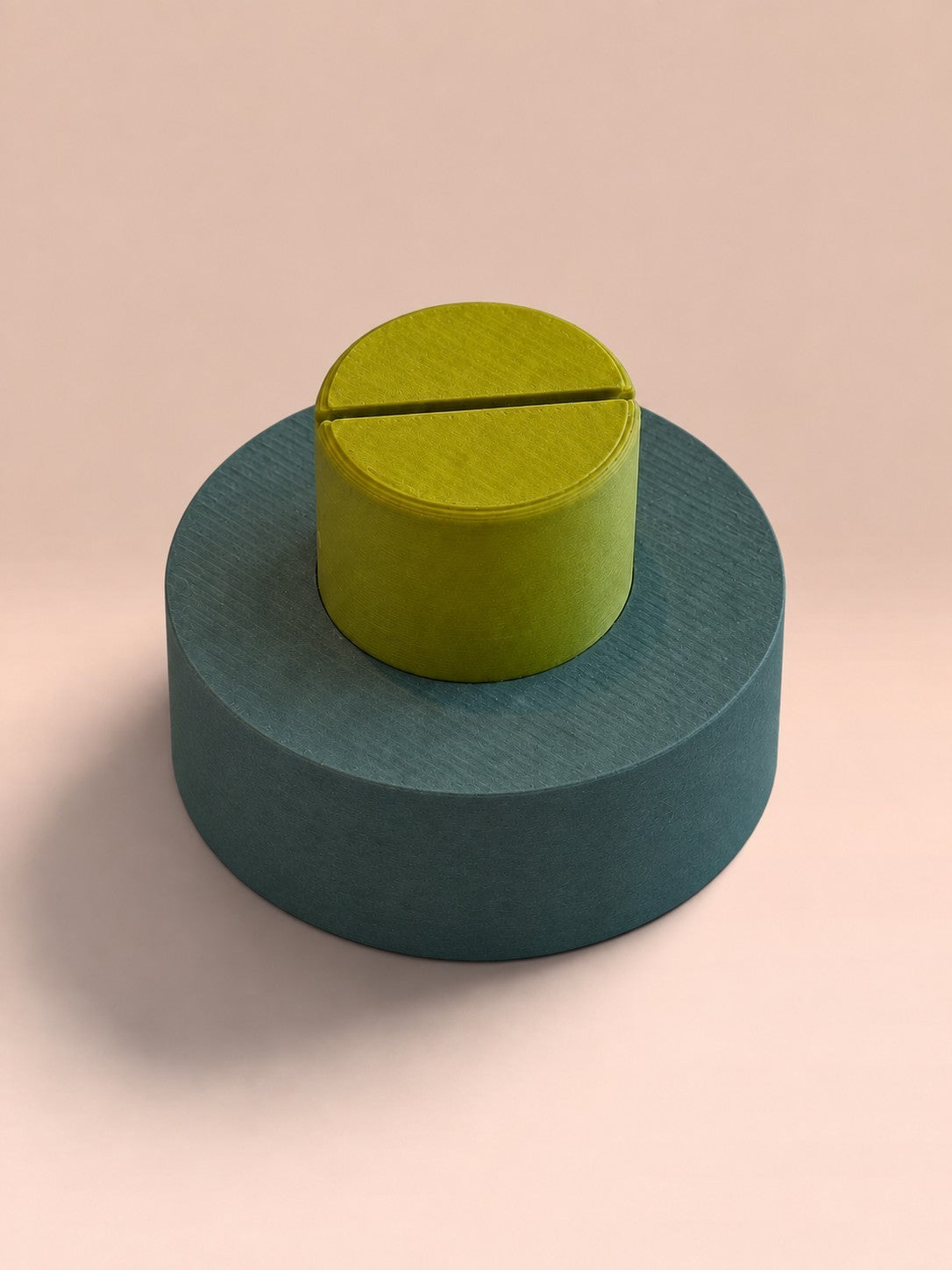 ModuForm ModuMemories Holder in groen en blauw, een duurzame PLA kaarthouder voor foto's of kunstwerken.