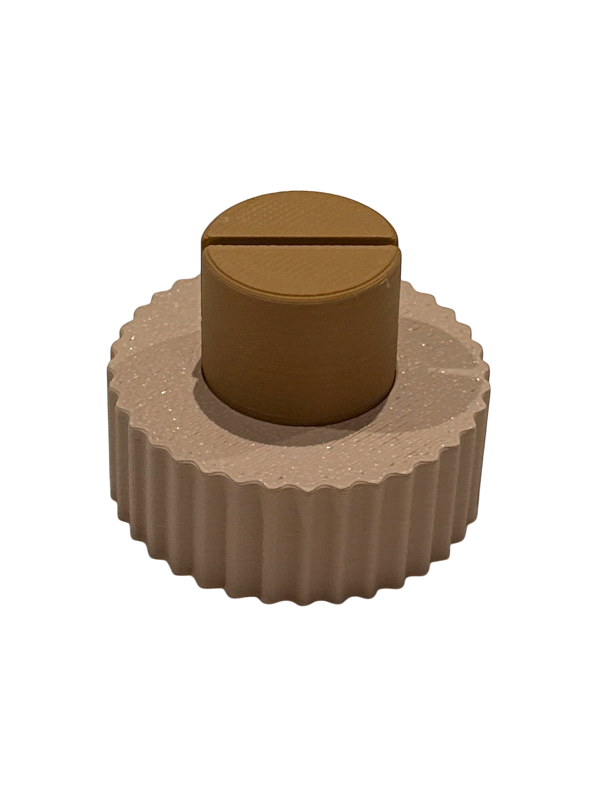 ModuForm ModuMemories staande kaarthouder met verticale lijnen in bruin en beige PLA materiaal