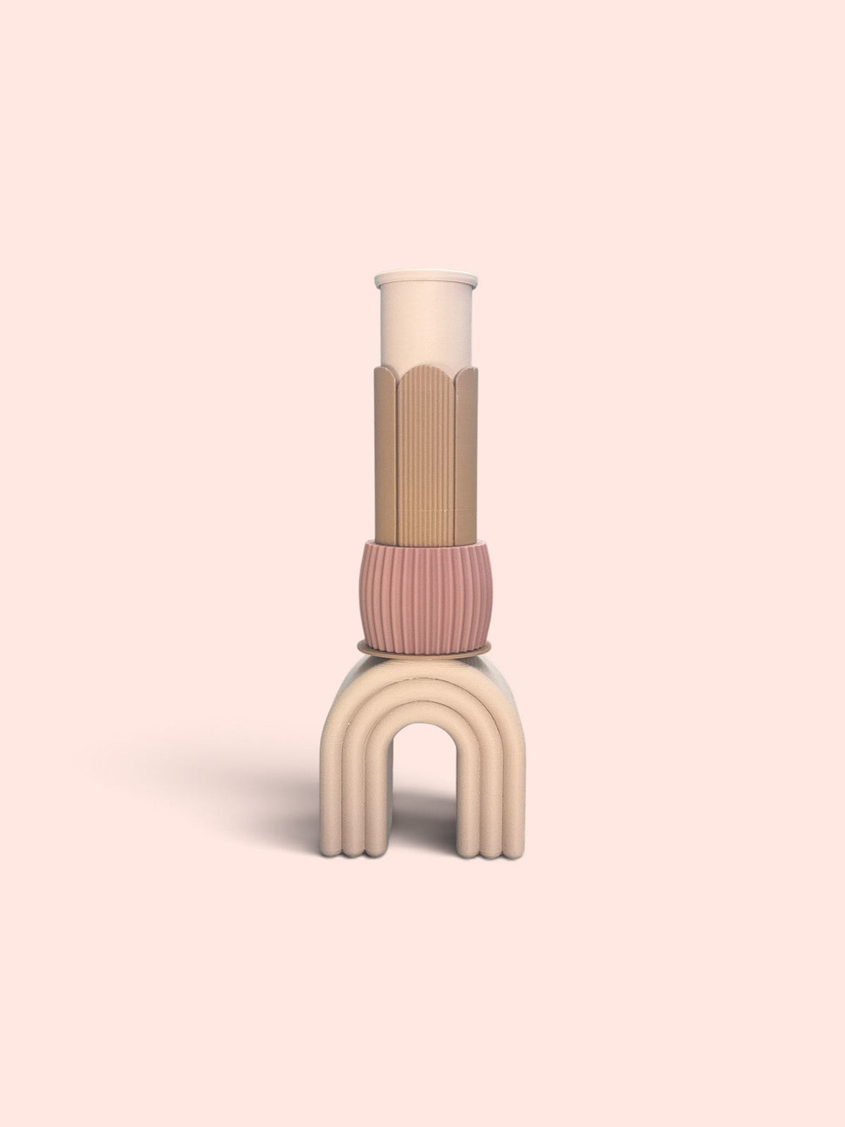 ModuForm ModuVase Alice in beige en roze tinten, een duurzame 3D-geprinte vaas die staand of hangend te gebruiken is.