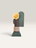 ModuForm ModuVase Sofia in groen en beige, een duurzame 3D-geprinte vaas van PLA voor droogbloemen.
